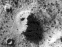 'Лицо' на Марсе снятое с далекого расстояния
